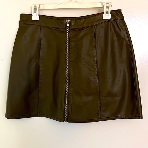 Forever 21 Olive Green Mini Skirt - Picture 3 of 9